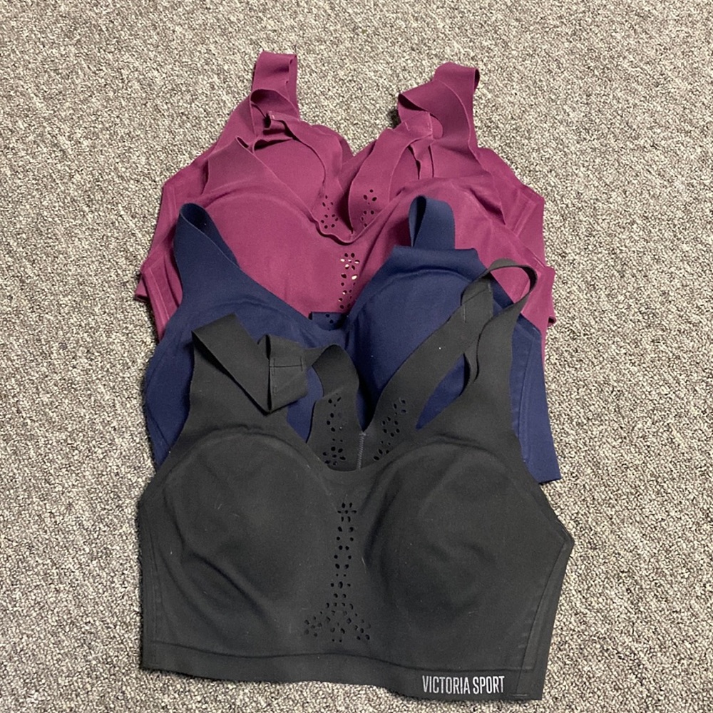 4 Victoria’s Secret sports bras 32D